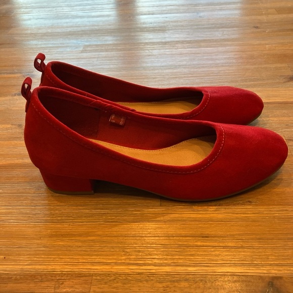 NWOT Brash size 6.5‎ red microsuede pumps with 1" block heel - Picture 2 of 6